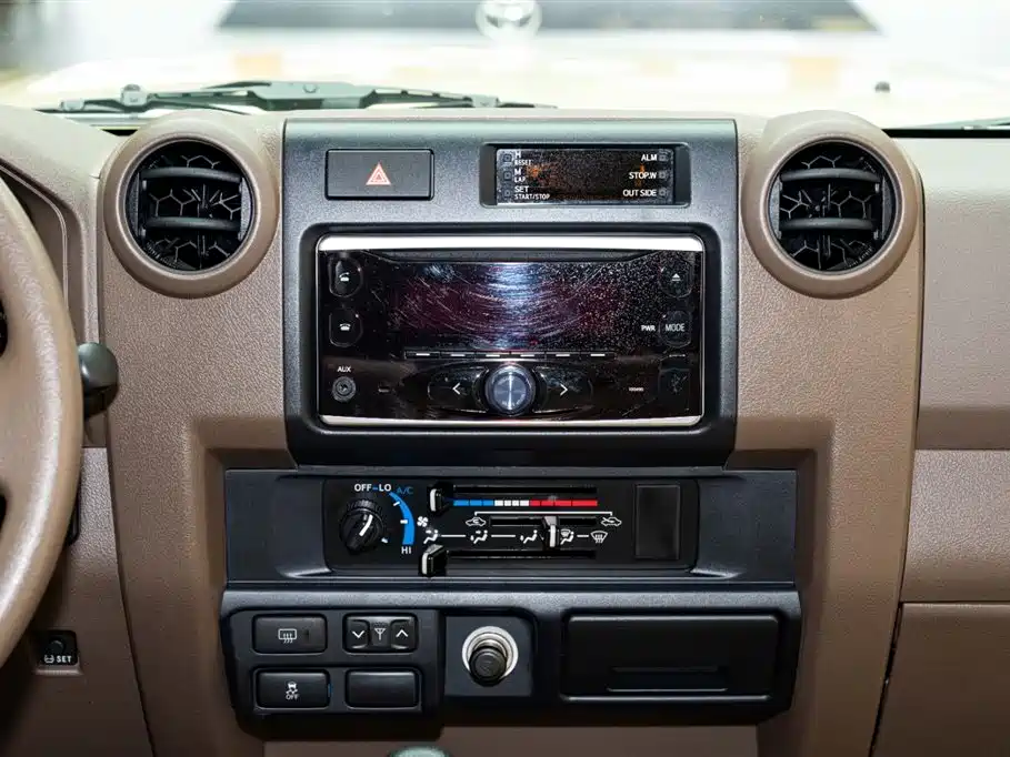 Toyota Land Cruiser 2020 — фото 13