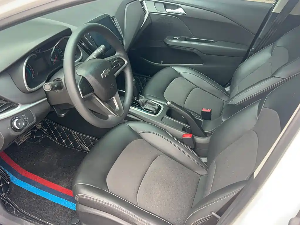 Chevrolet Cavalier 2017 — фото 13