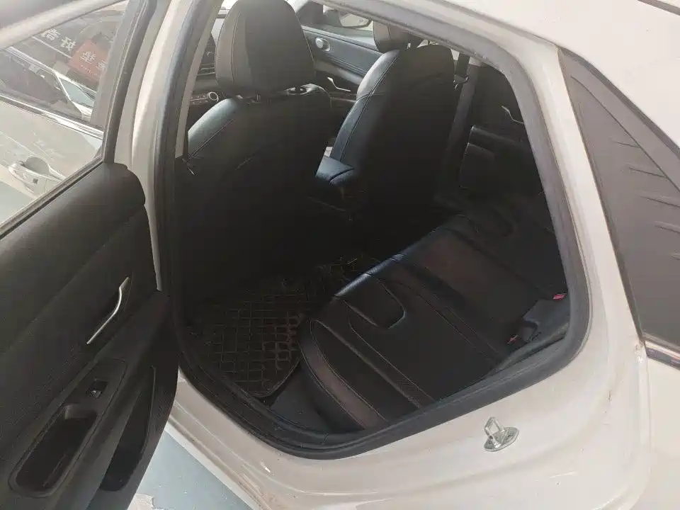 Hyundai Elantra 2022