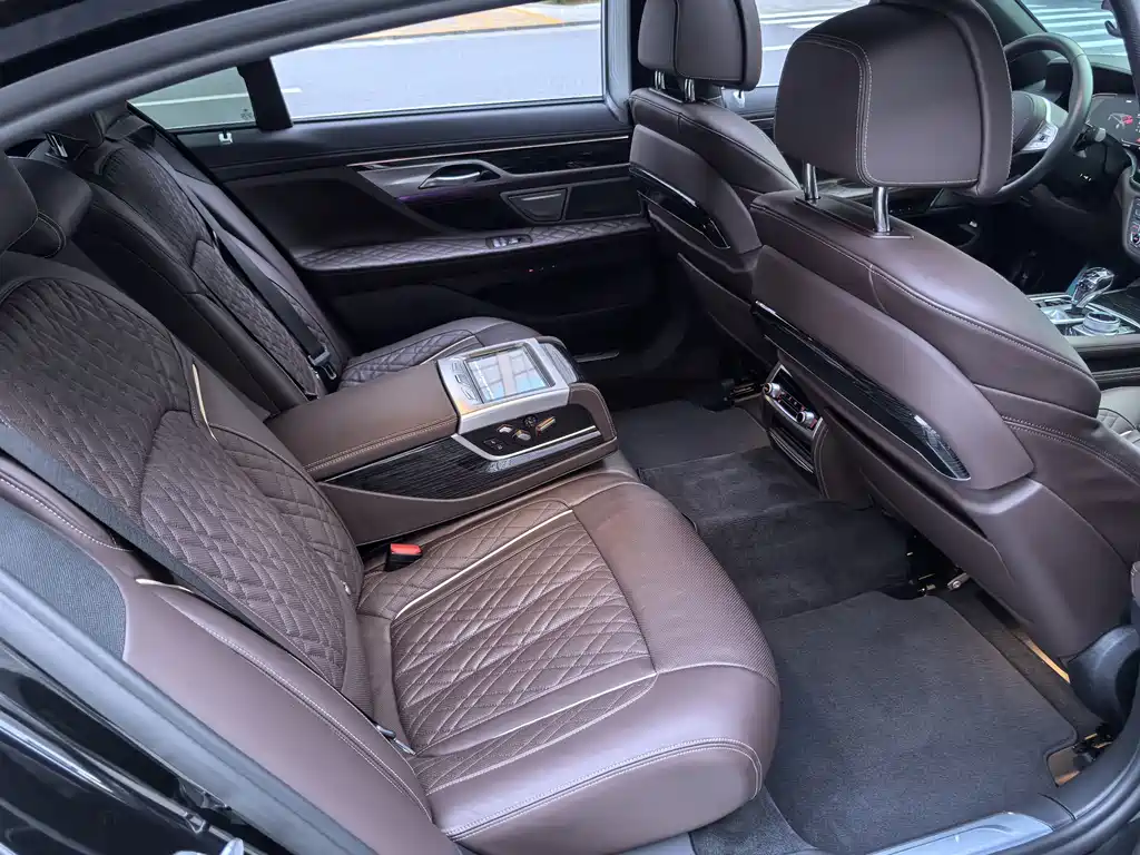 BMW 7 Series 2022 — фото 16