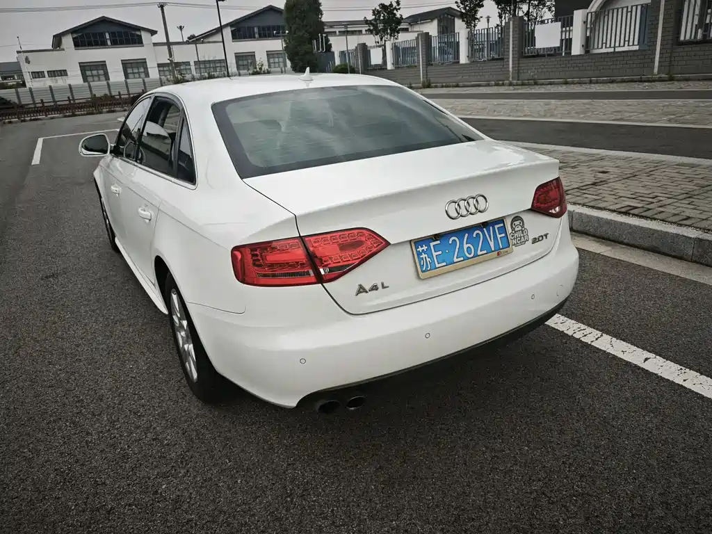 Audi A4L 2012 — фото 4