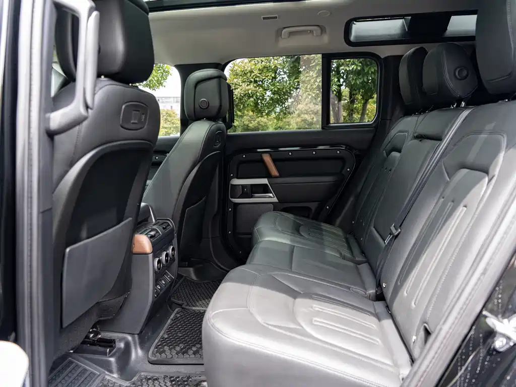 Land Rover Defender 2021 — фото 14