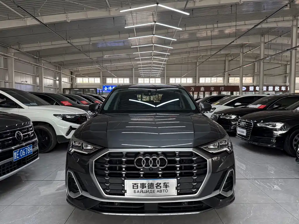Audi Q3 2023 — фото 1