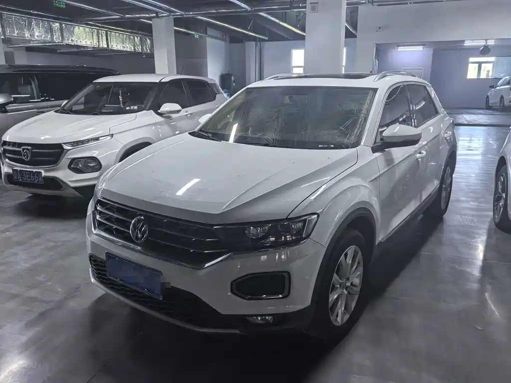 Volkswagen T-Roc 2021 — фото 1