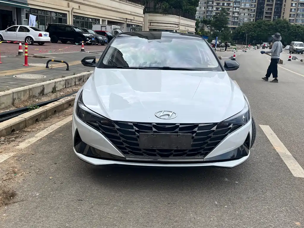 Hyundai Elantra 2022 — фото 2