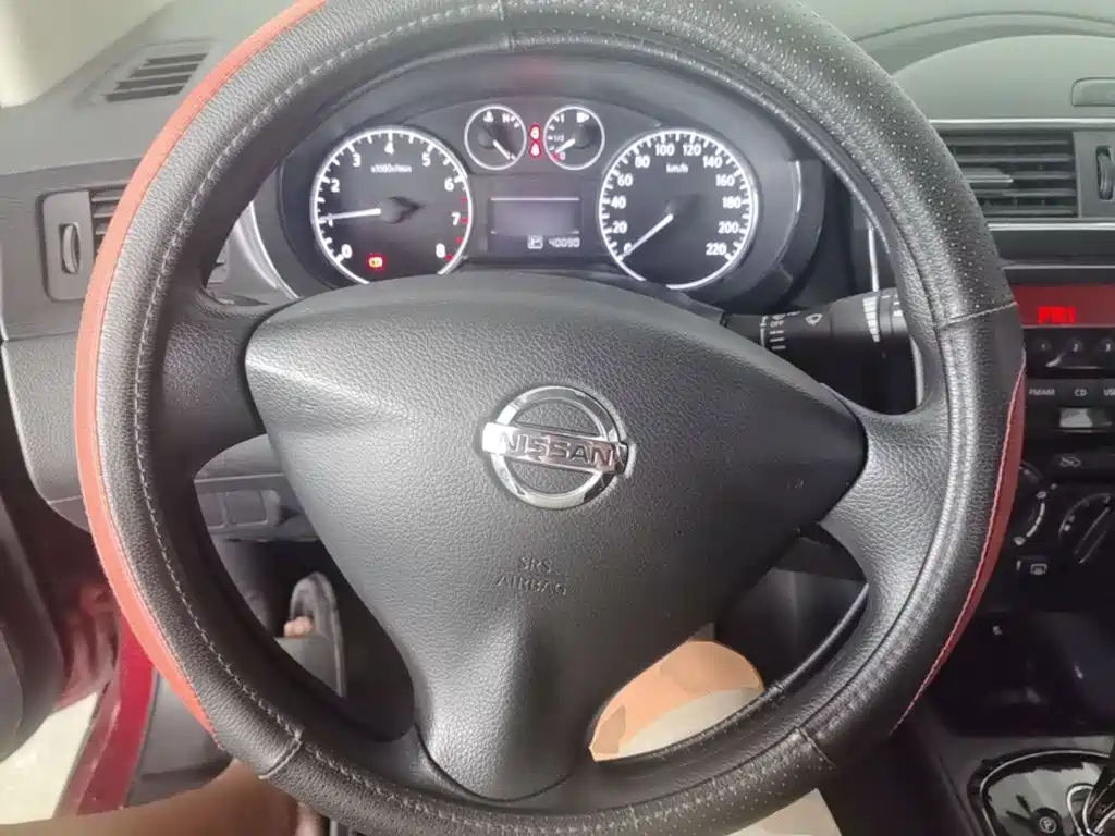Nissan Tiida 2015 — фото 11