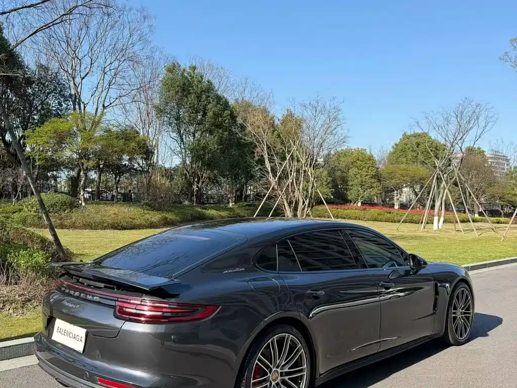 Porsche Panamera 2018 — фото 9