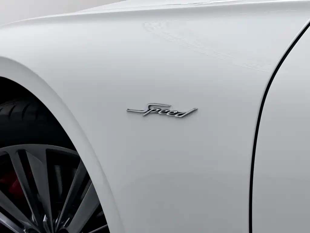 Bentley Continental Plug-In Hybrid 2025 — фото 10