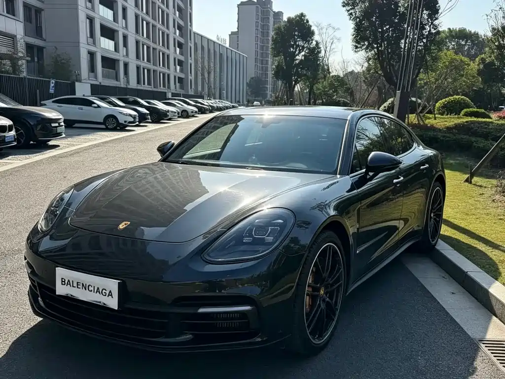 Porsche Panamera 2018 — фото 1