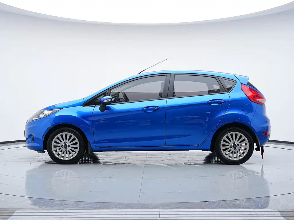 Ford Fiesta 2012 — фото 27