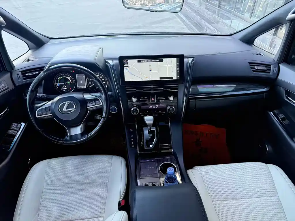 Lexus LM 2021 — фото 11