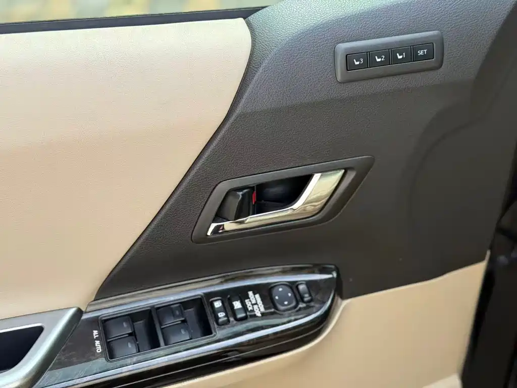 Toyota Alphard 2015 — фото 18