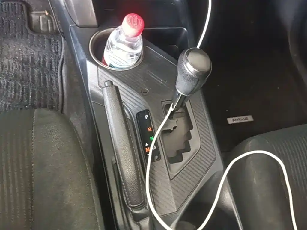 Toyota RAV4 2015 — фото 14