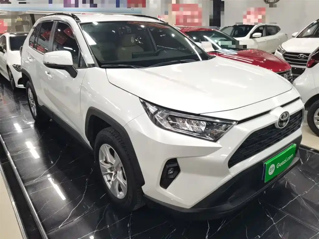 Toyota RAV4 2023 — фото 4
