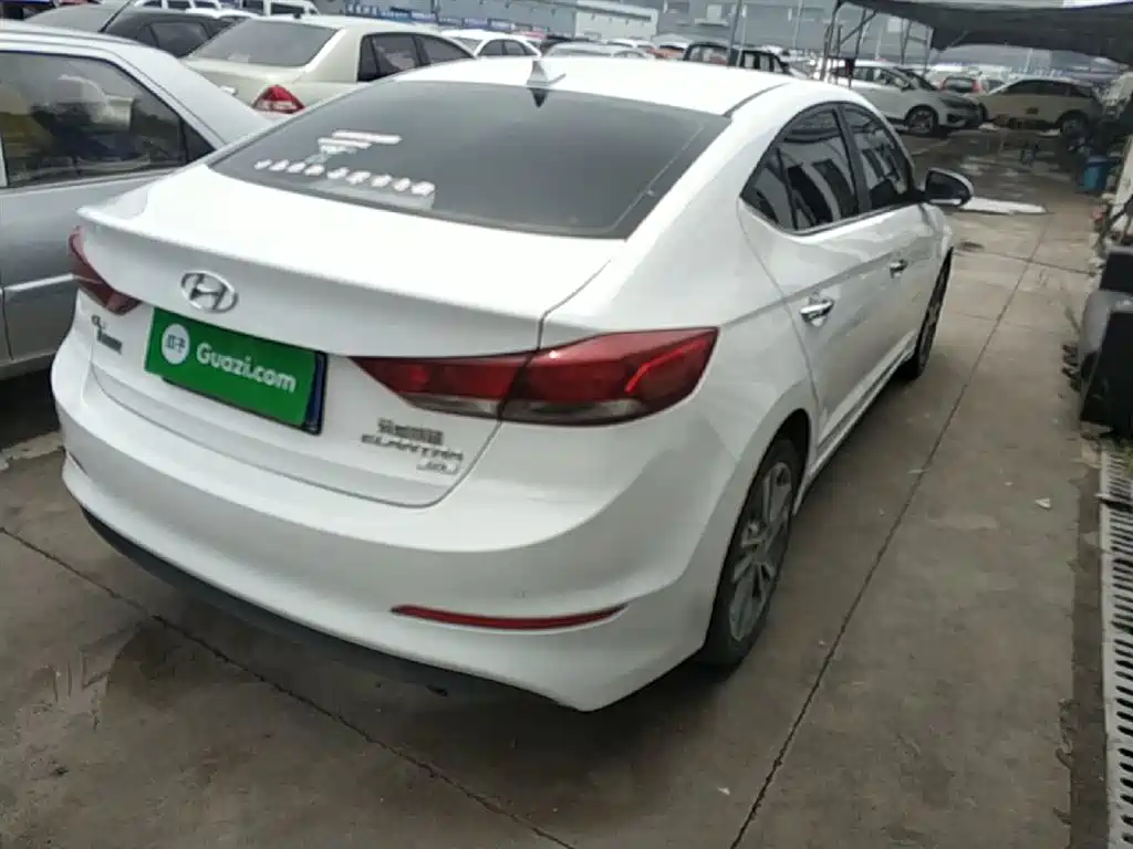 Hyundai Elantra 2019 — фото 7