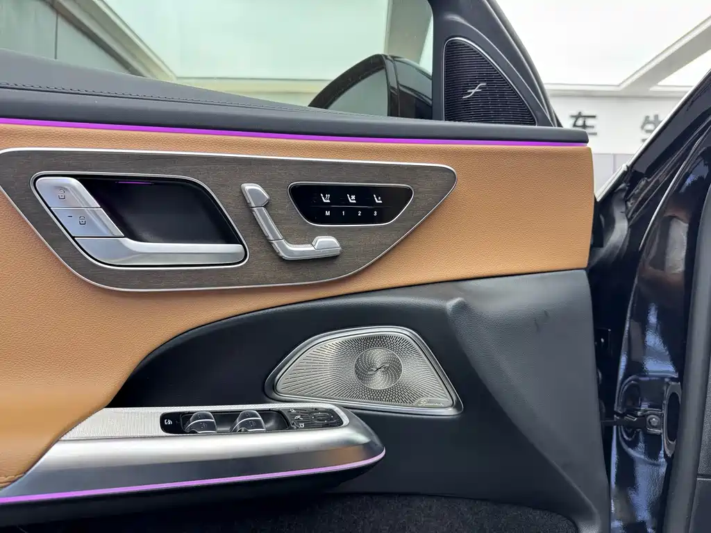 Mercedes-Benz E-Class 2025 — фото 12