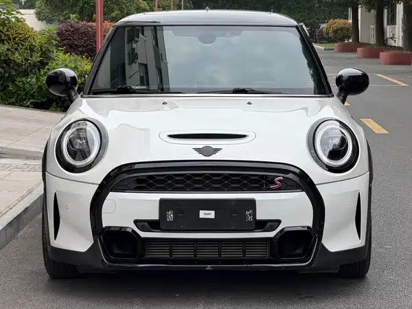 MINI MINI 2023