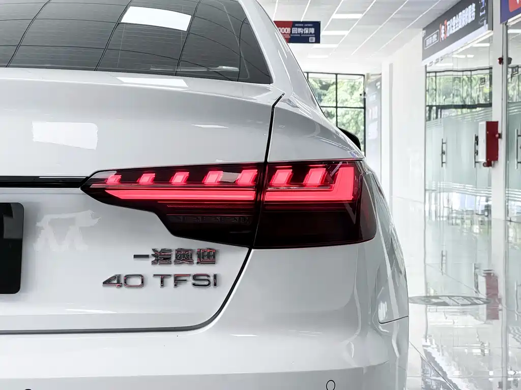 Audi A4L 2023 — фото 13