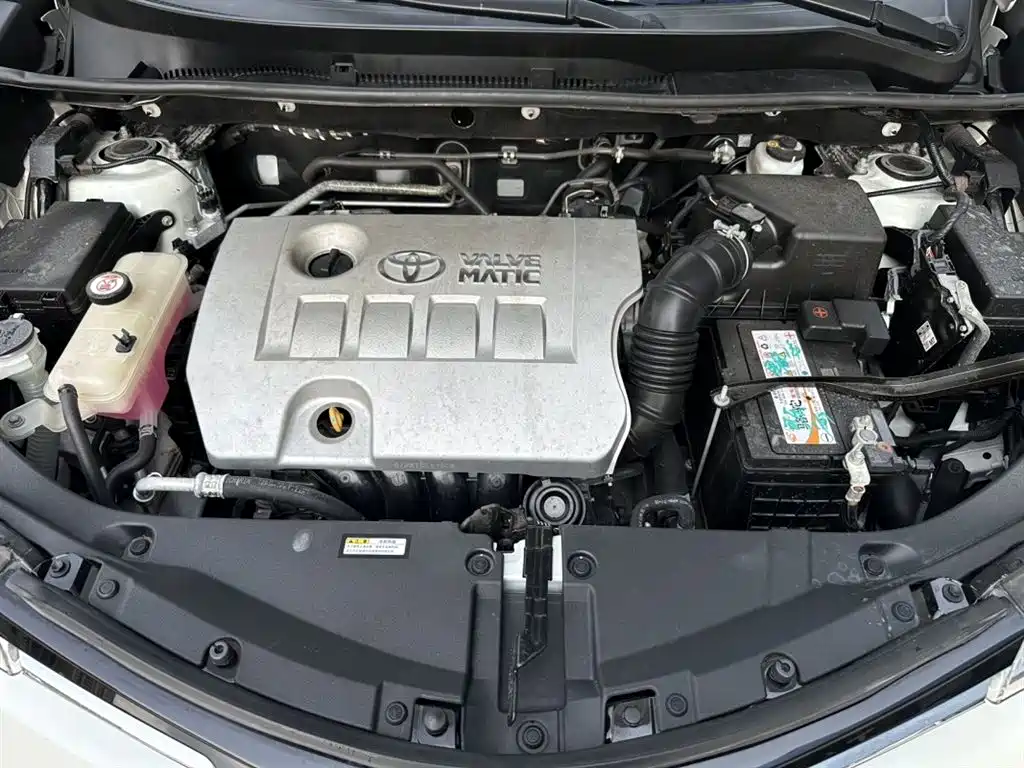 Toyota RAV4 2019 — фото 18