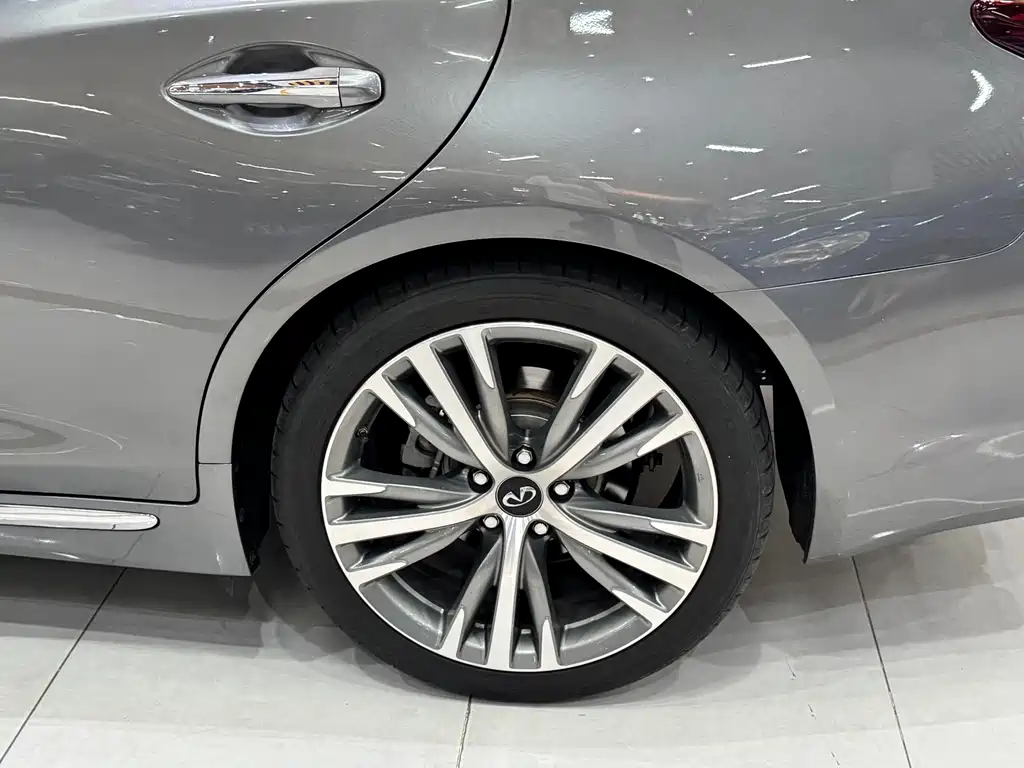 Infiniti Q50L 2018 — фото 40