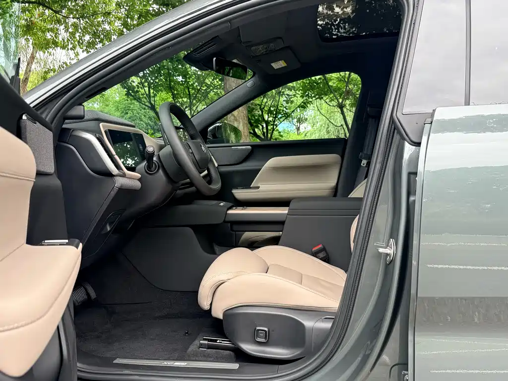Volvo XC70 PHEV 2025 — фото 12
