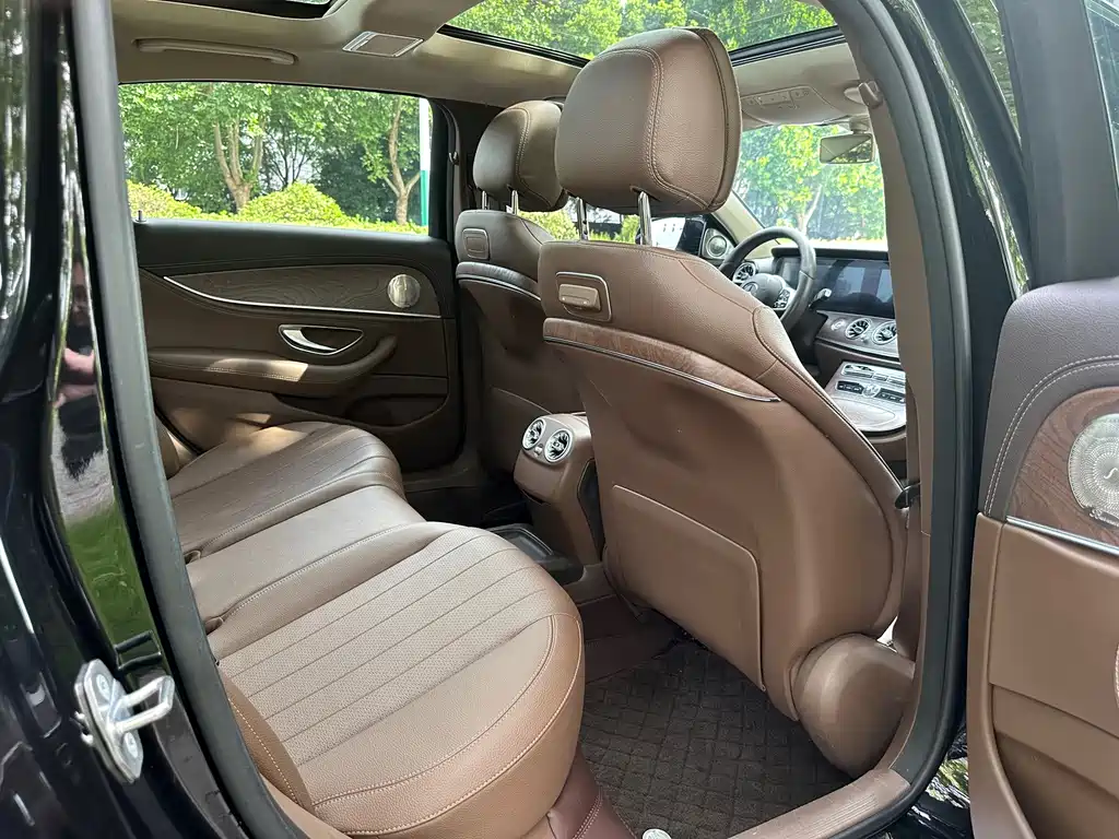 Mercedes-Benz E-Class 2019 — фото 11