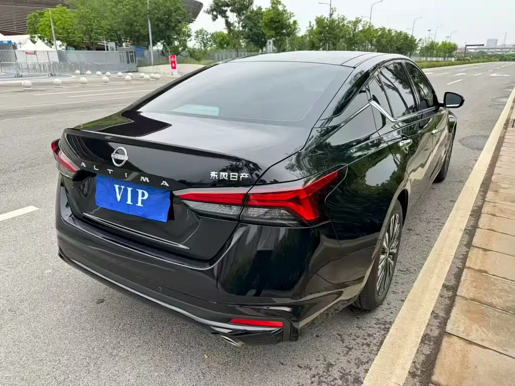 Nissan Teana 2024