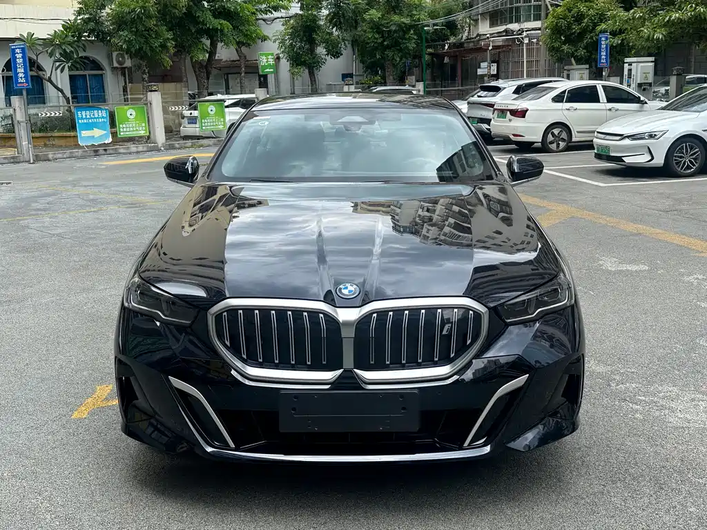 BMW i5 2025 — фото 2