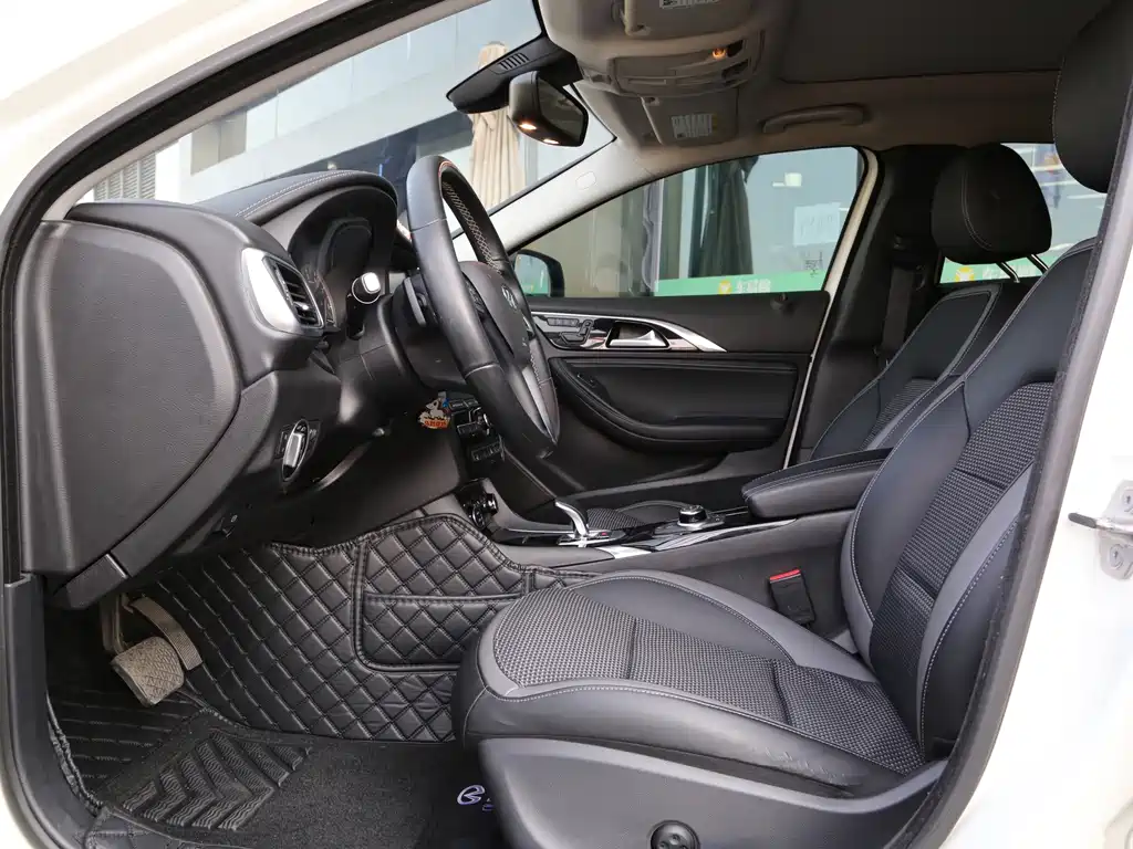 Infiniti QX30 2018 — фото 14