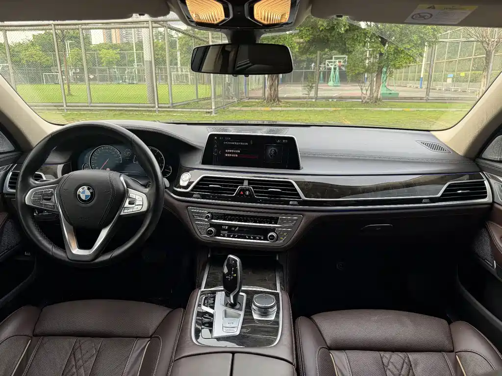 BMW 7 Series 2019 — фото 19