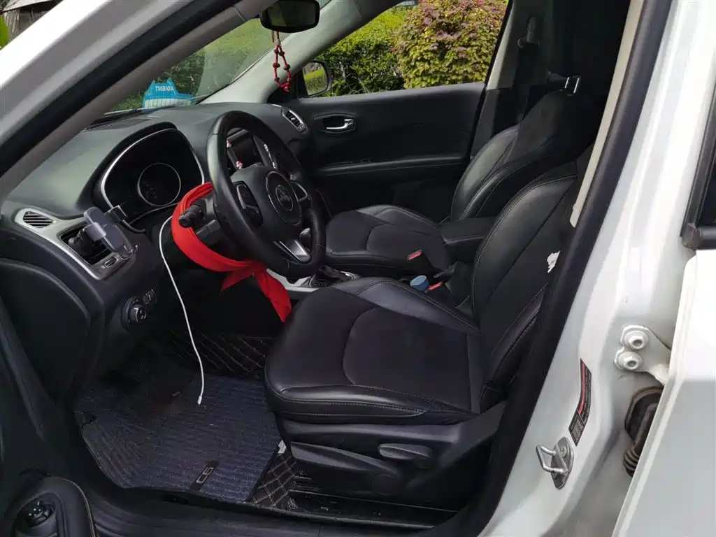 Jeep Compass 2017 — фото 12