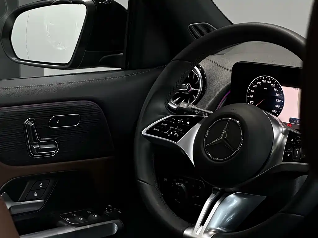 Mercedes-Benz GLB 2024 — фото 17