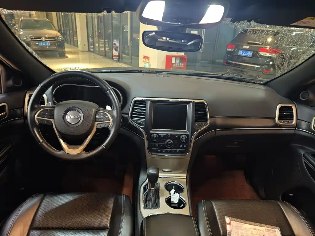 Jeep Grand Cherokee 2018 — фото 11