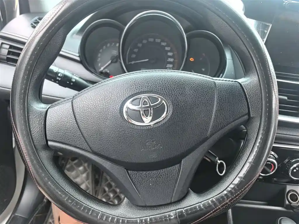 Toyota Yaris L 2021 — фото 11