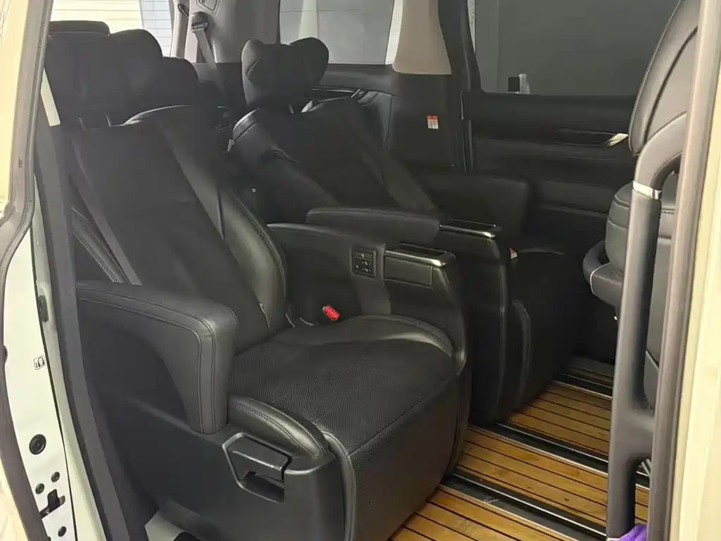 Toyota Vellfire 2023 — фото 6