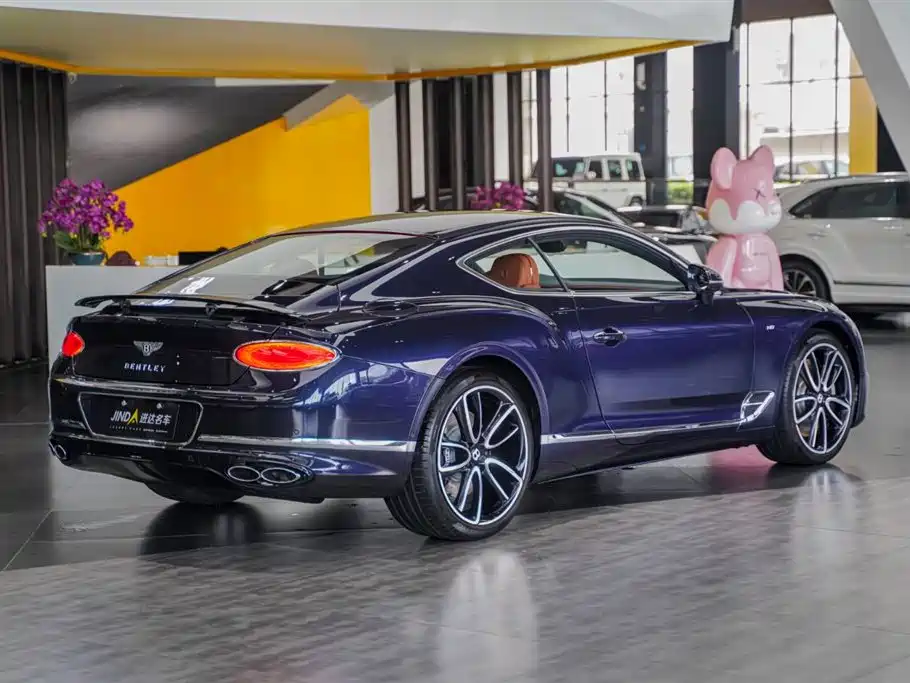 Bentley Continental 2022 — фото 18