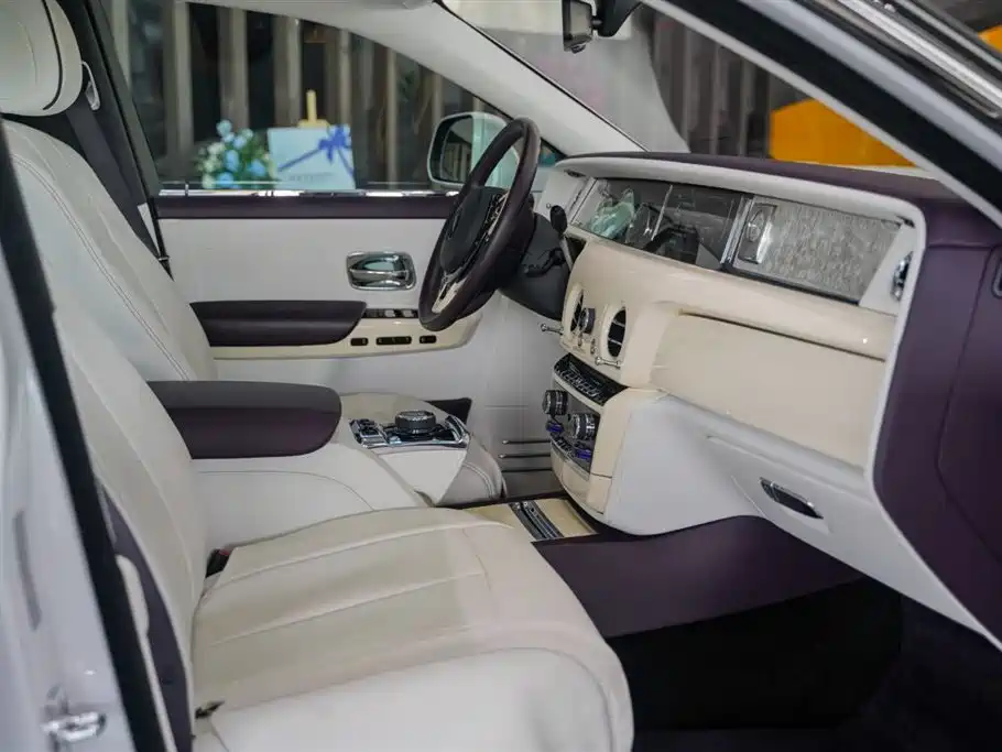 Rolls-Royce Phantom 2019 — фото 30