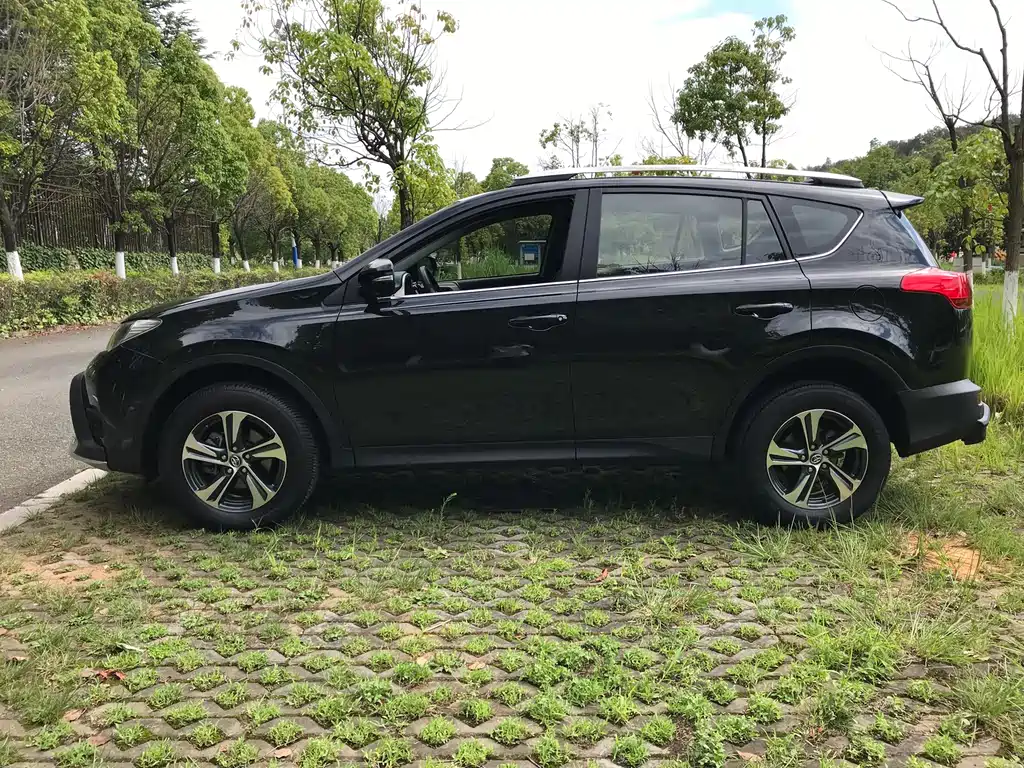 Toyota RAV4 2015 — фото 4