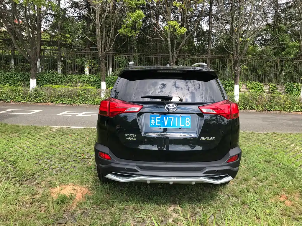 Toyota RAV4 2015 — фото 2