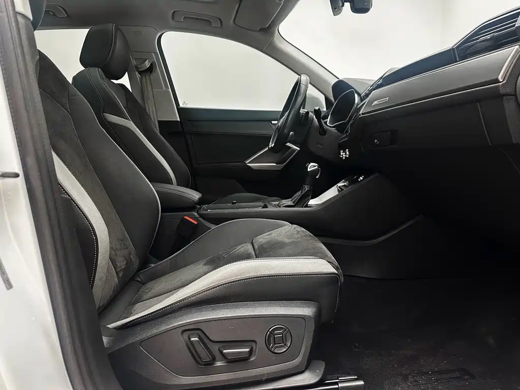 Audi Q3 2021 — фото 23