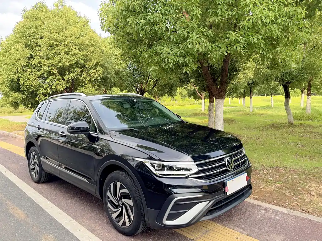 Volkswagen Tiguan L 2023 — фото 3