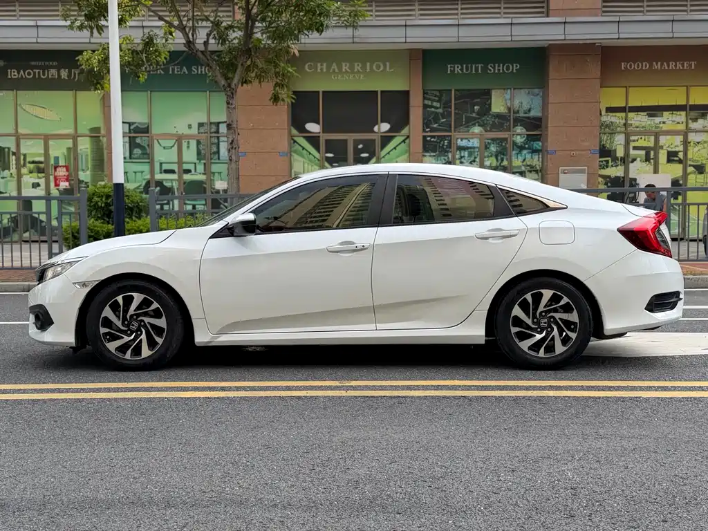 Honda Civic 2019 — фото 12