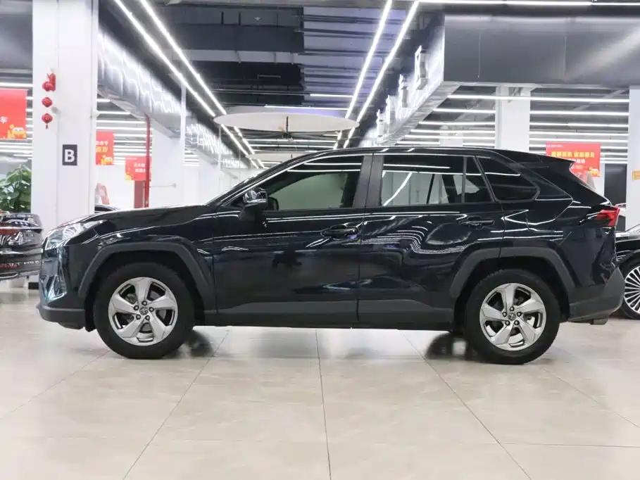 Toyota RAV4 2020 — фото 3