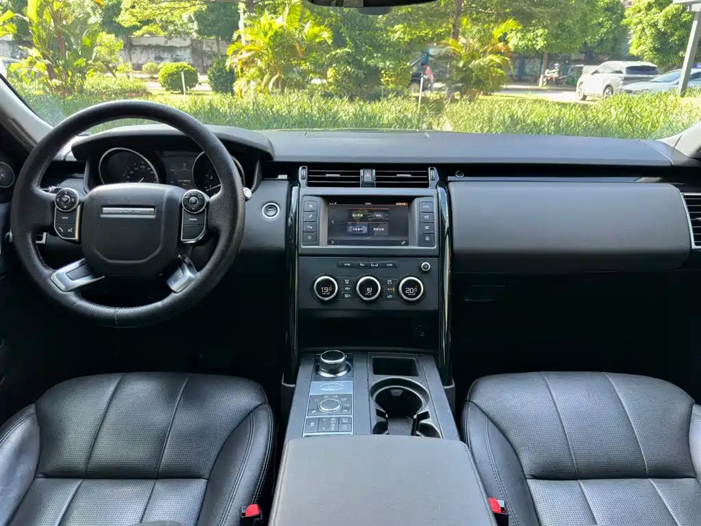Land Rover Discovery 2017 — фото 11