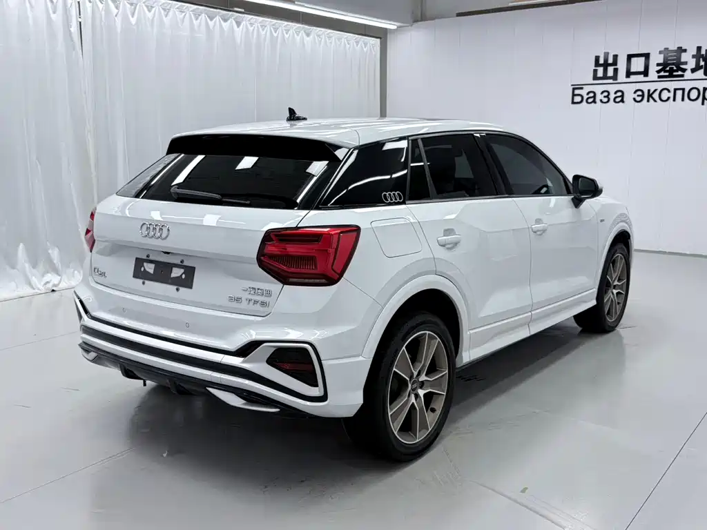 Audi Q2L 2022