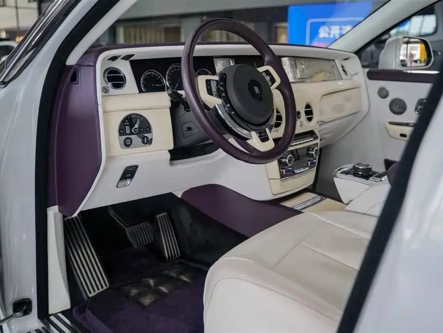 Rolls-Royce Phantom 2019 — фото 13