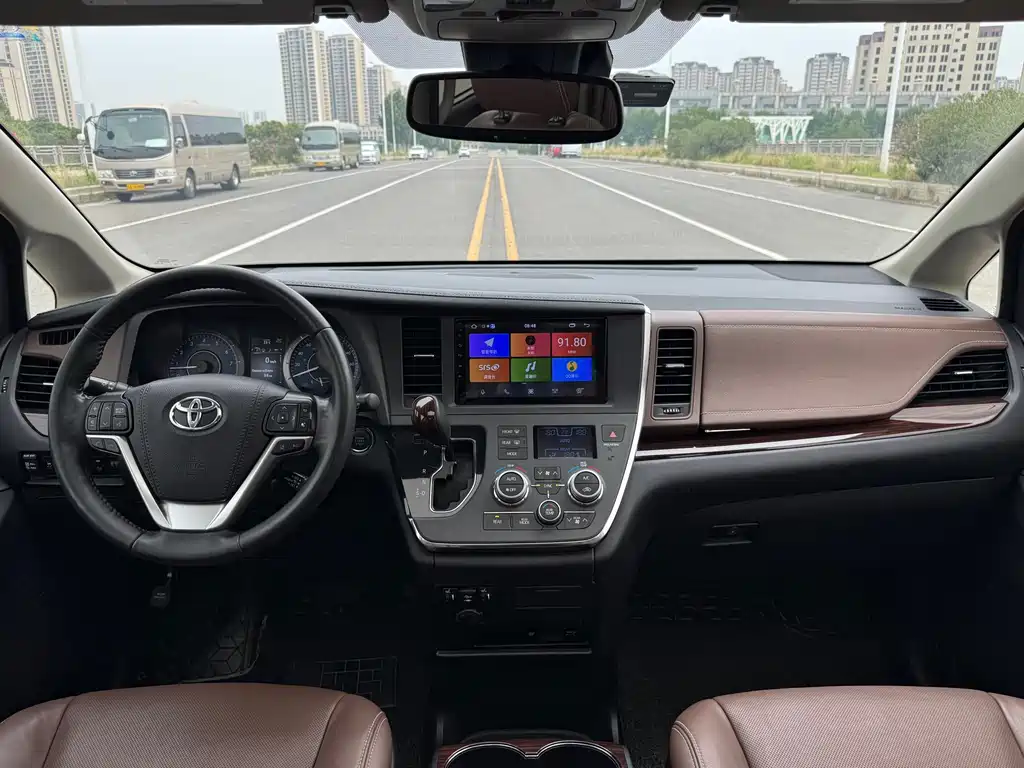 Toyota Sienna 2019 — фото 26