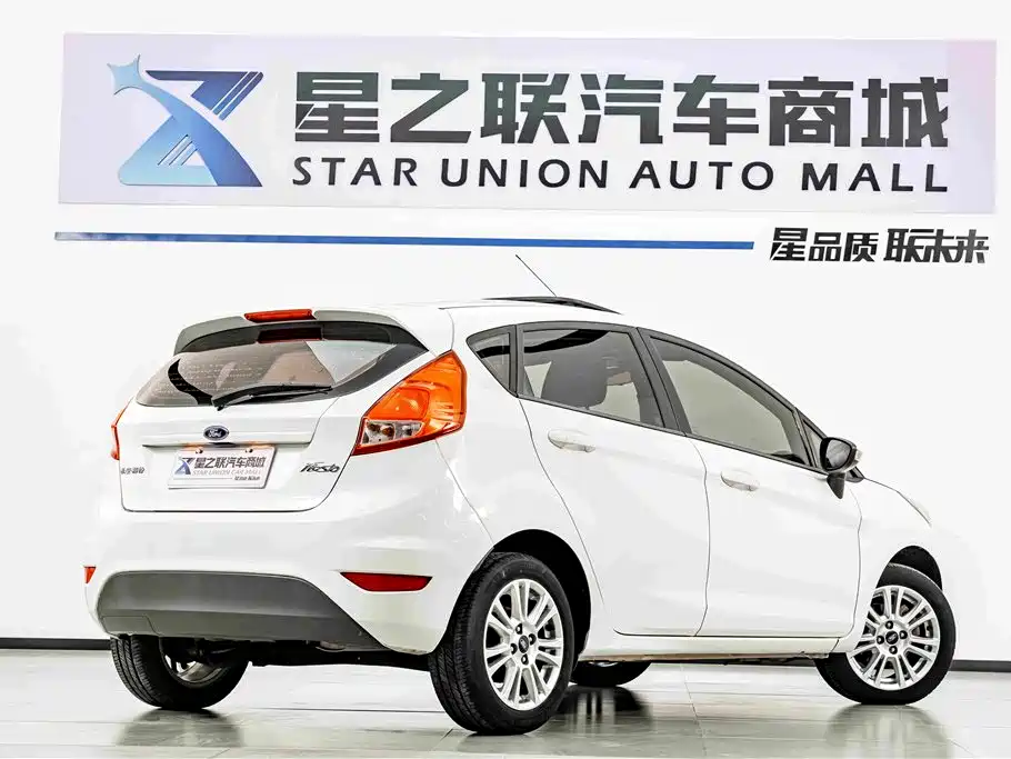 Ford Fiesta 2015 — фото 6