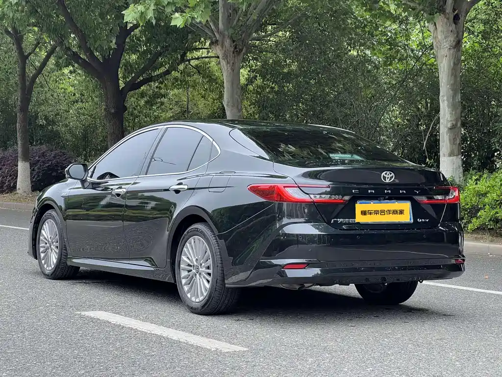 Toyota Camry 2025 — фото 6