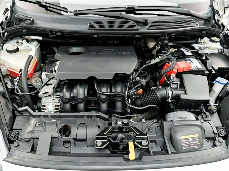 Ford Fiesta 2015 — фото 24